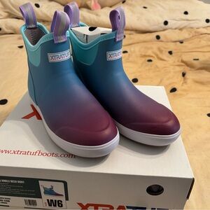 Xtratuf Womens ankle deck boots